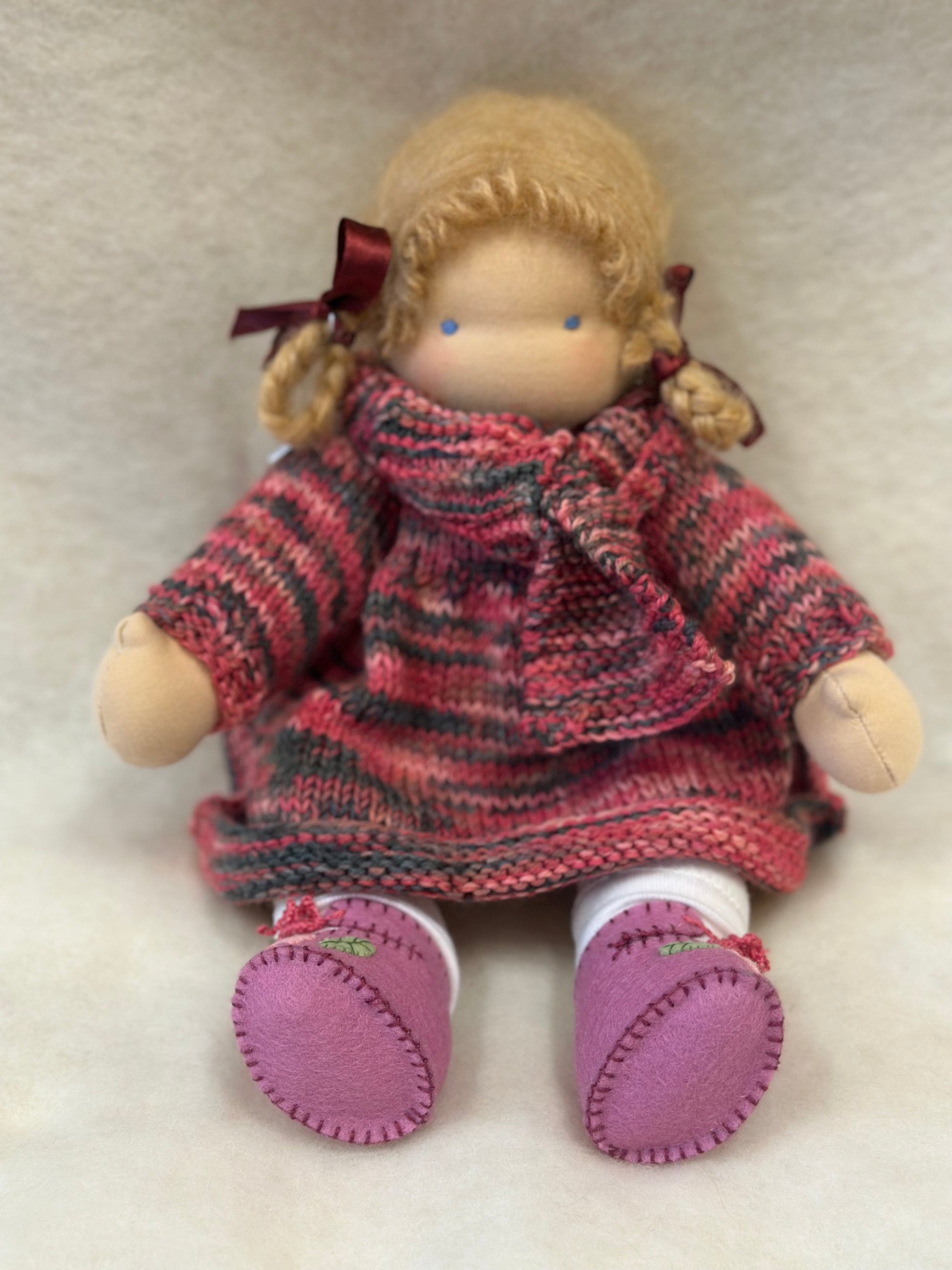 Handgemaakte pop met kleding - Stella - 33cm