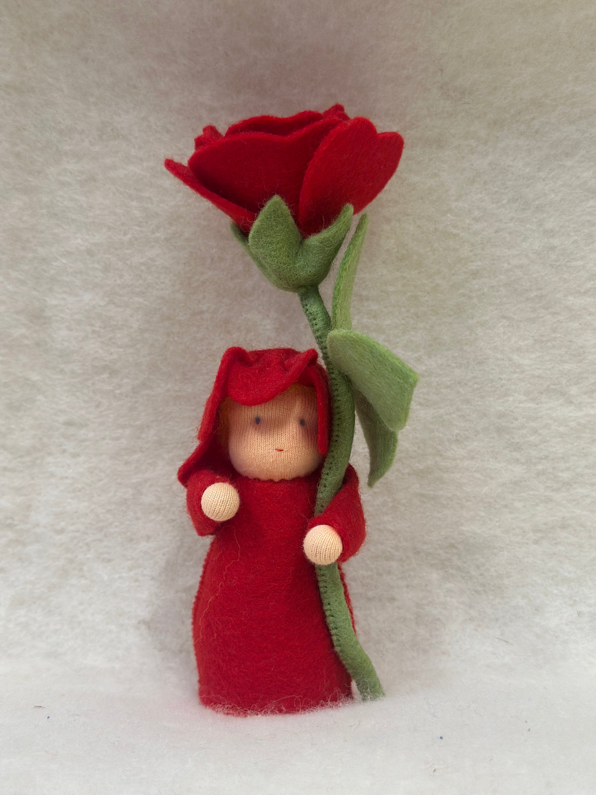 Handgemaakte bloemvrouwtje roos - Wies - 17cm