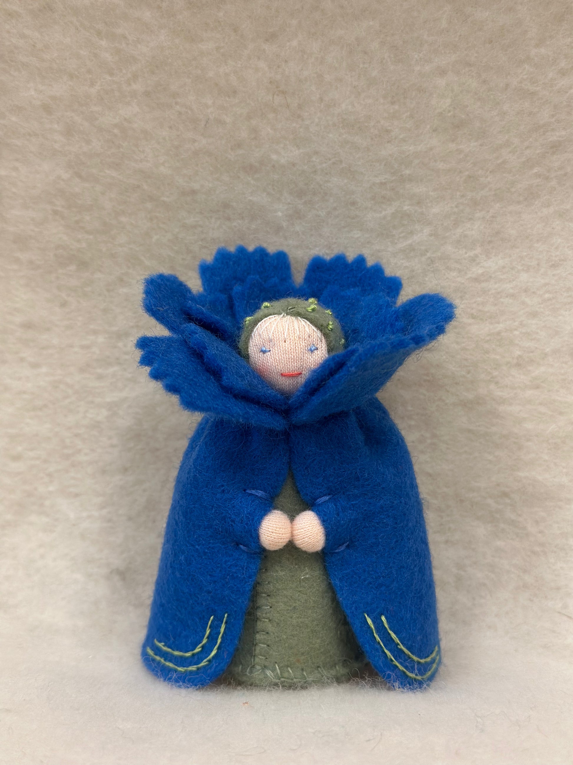 Handgemaakt bloemvrouwtje blauw - Ambrosius - 9cm