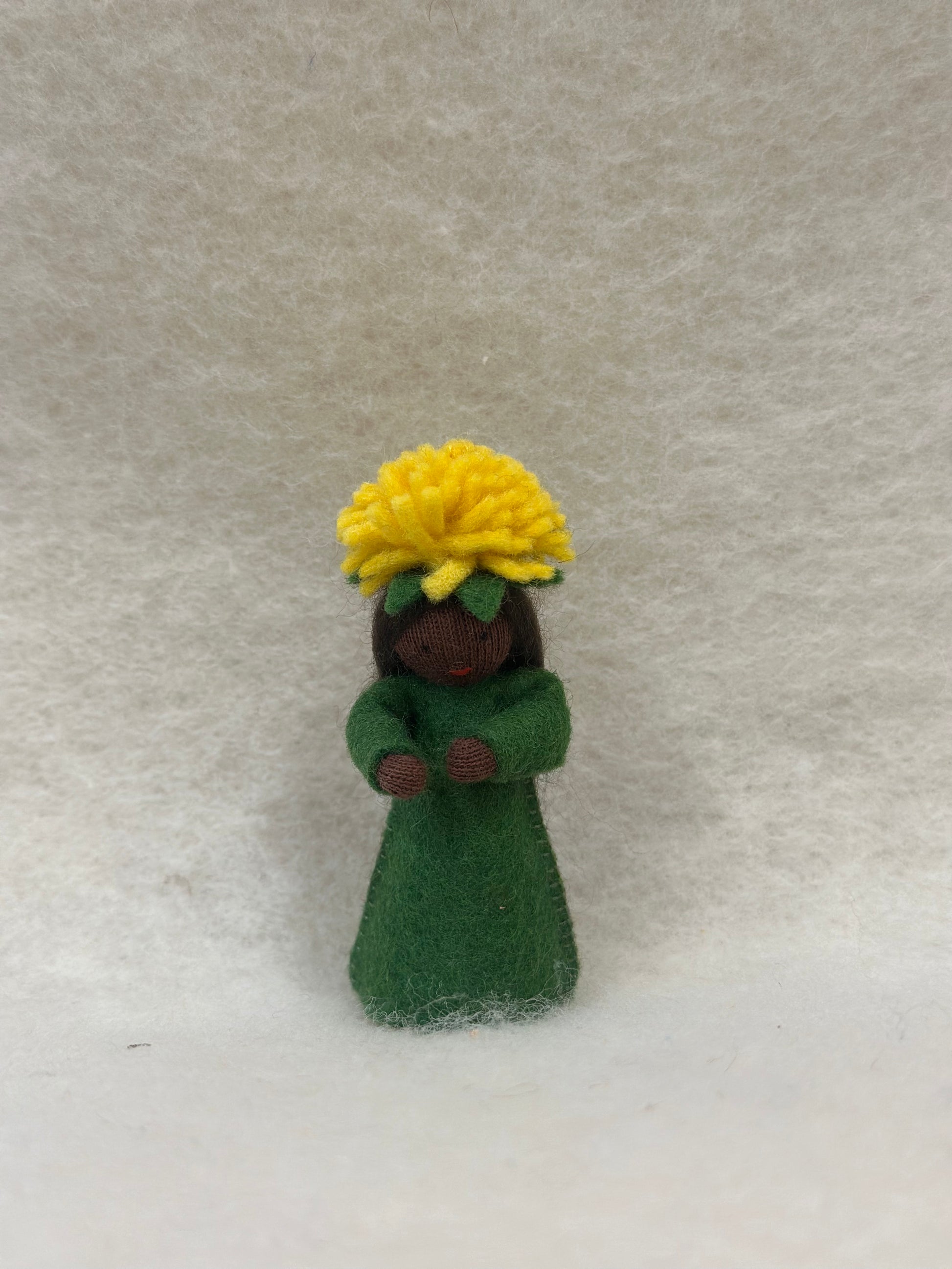 Handgemaakt bloemvrouwtje geel - Ambrosius - 7cm
