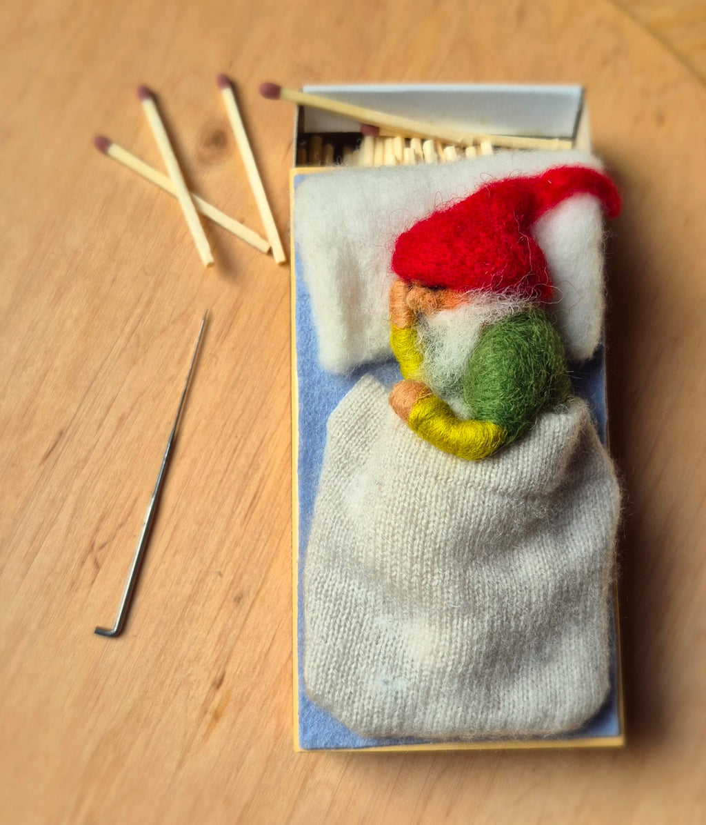 Eentje van Margo Workshop Naaldvilten: Slapende kabouter op luciferdoosje - 18 januari